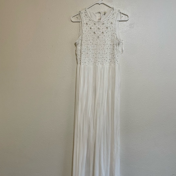 River Island Dresses & Skirts - ✔️Elegant White Sleeveless Gown NWT